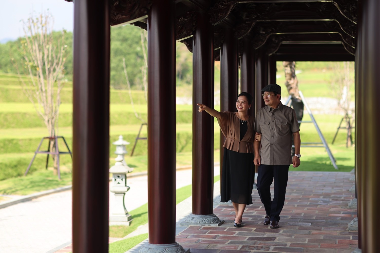 Khách hàng đi tham quan Dự án Công viên Nghĩa trang Thiên Đường 