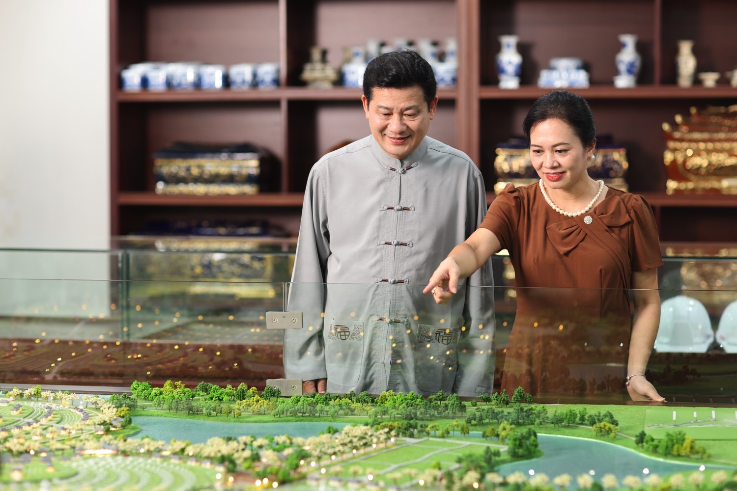 Khách hàng đi tham quan Dự án Công viên Nghĩa trang Thiên Đường 